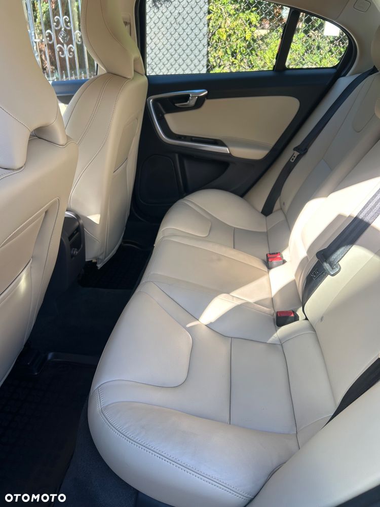 Volvo S60 T5 Geartronic RDesign - 16