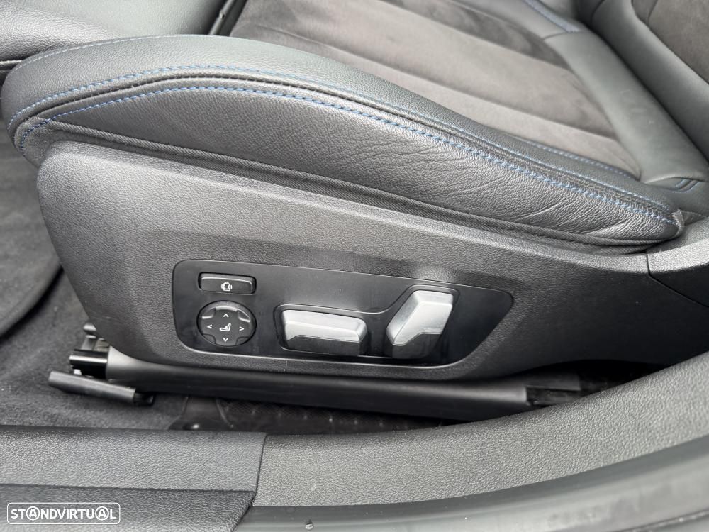 BMW 330 e Pack 50 anos M Auto - 24