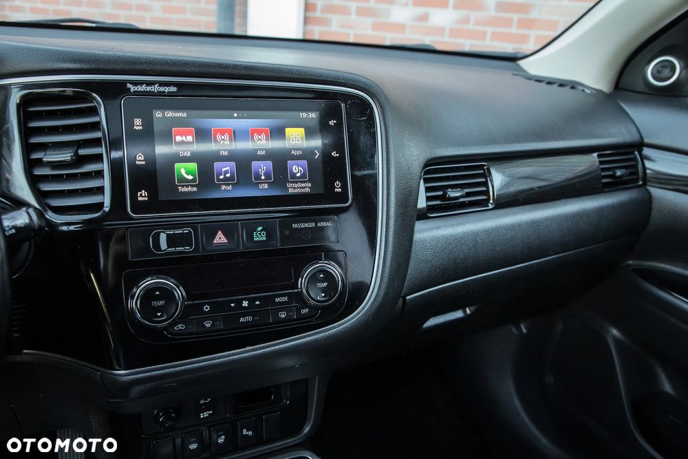 Mitsubishi Outlander Instyle NAVI + - 18