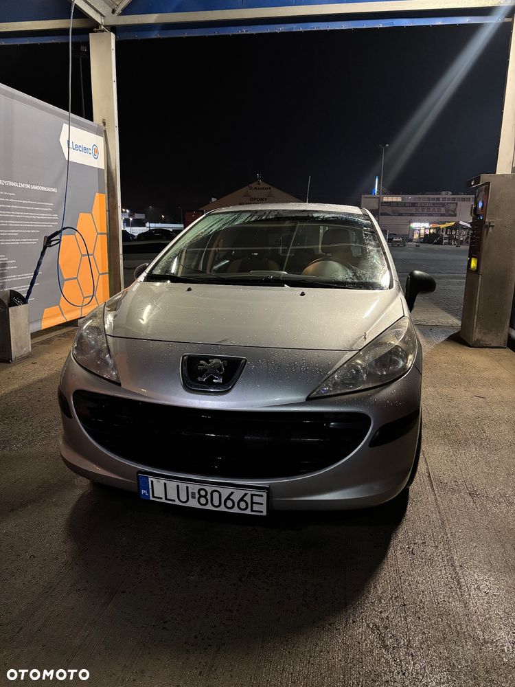 Peugeot 207 - 1