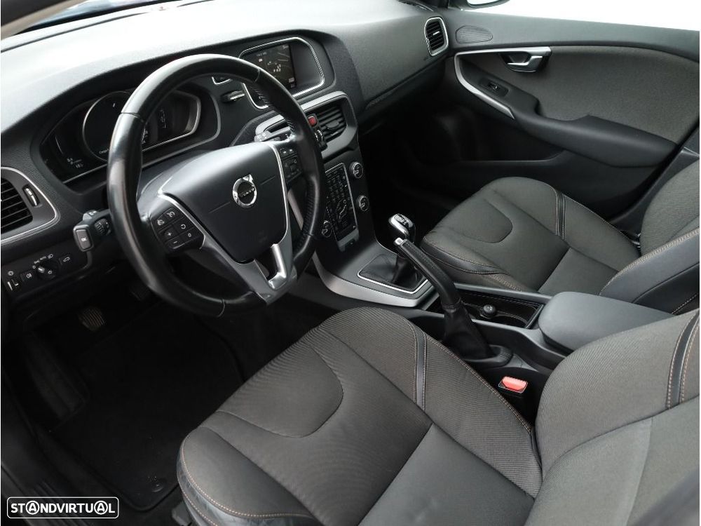 Volvo V40 Cross Country 2.0 D3 Plus - 17