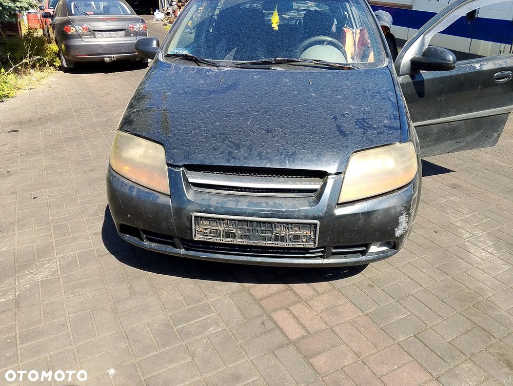 Daewoo Kalos (02-07r.) 1.4 B 82KM. Silnik F14S3 Skrzynia M79 lakier.Cały na części. GWARANCJA !!!  Przód Tył Zestaw Komplet Drzwi Klapa Zderzak Błotnik Maska Grill Atrapa Szyba Pas Lampa Lusterko Boczki Fotel Kanapa Kokpit Deska Rozdzielcza Przełącznik Włącznik Sterownik Przewody Wiązka Instalacja Moduł Komputer Czujnik Listwa Pompa Alternator Wtryski Głowica Rozrusznik Kompresor Sprzęgło Dwumas Silnik Skrzynia ABS Klimatyzacji Paliwa Wspomagania Kolektor Turbina Przepustnica Zawór Chłodnica Koło Hak Belka Sanki Zawieszenie Mcpherson Półoś Amortyzator Wydech Tłumik Zacisk Most - 3
