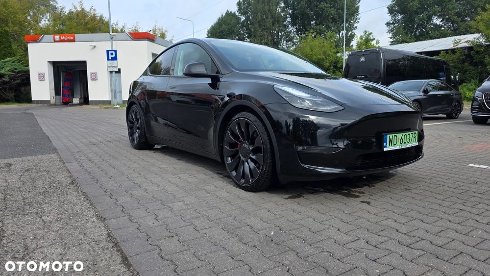 Tesla Model Y Performance AWD - 3