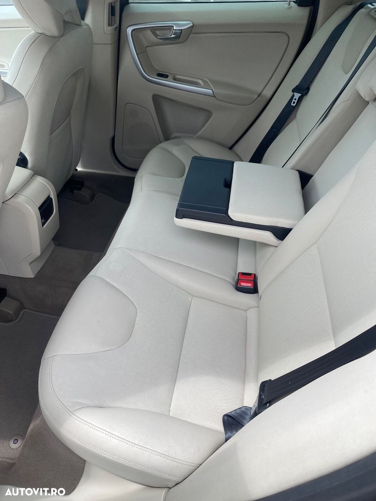 Volvo XC 60 D3 AWD Momentum - 17