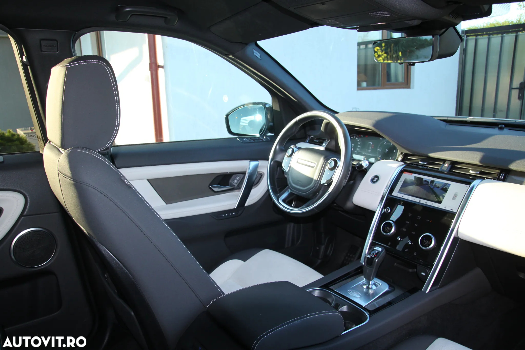 Land Rover Discovery Sport 2.0 D180 R-Dynamic MHEV SE - 13