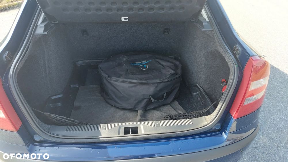 Skoda Octavia 1.6 Tour - 10