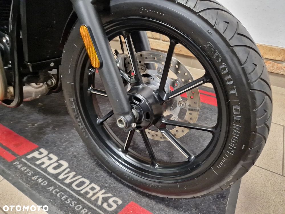 Triumph Street Twin - 19