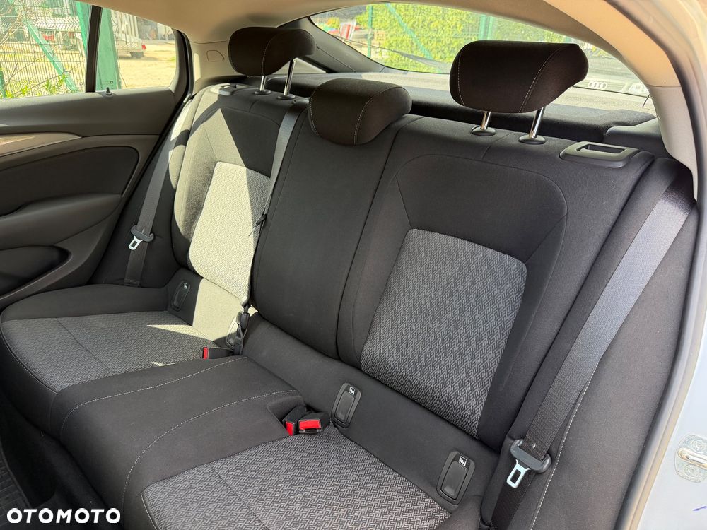 Opel Insignia 1.5 T Exclusive S&S - 24