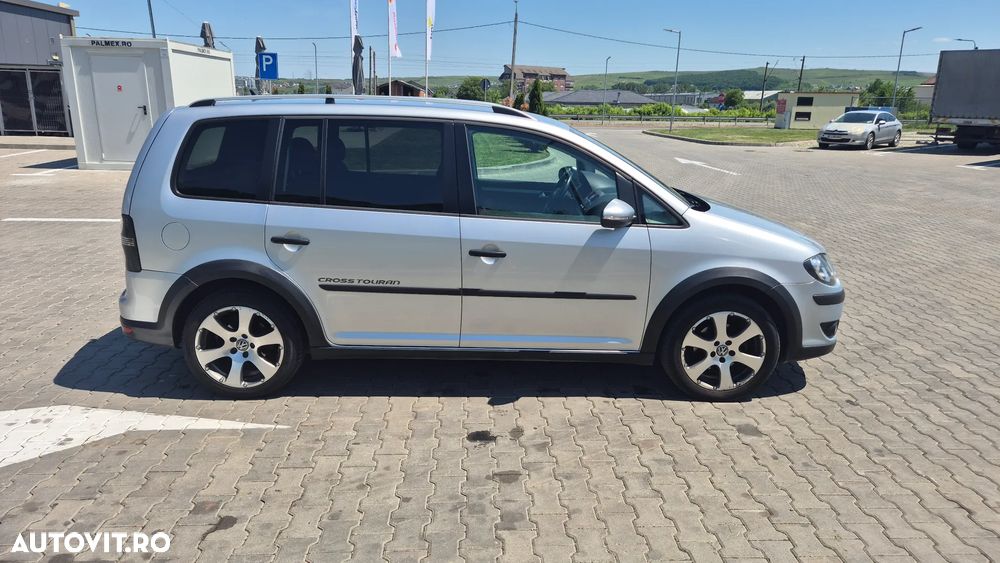 Volkswagen Touran - 5