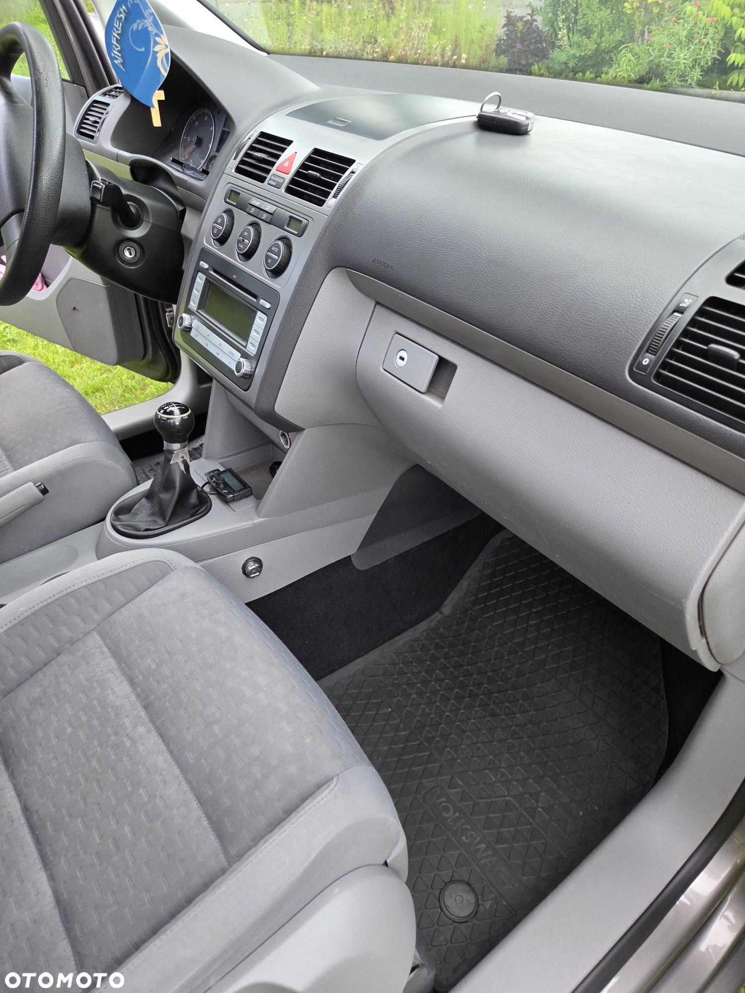 Volkswagen Touran - 12