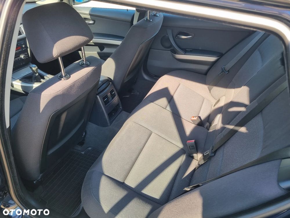 BMW Seria 3 318i Edition Exclusive - 18