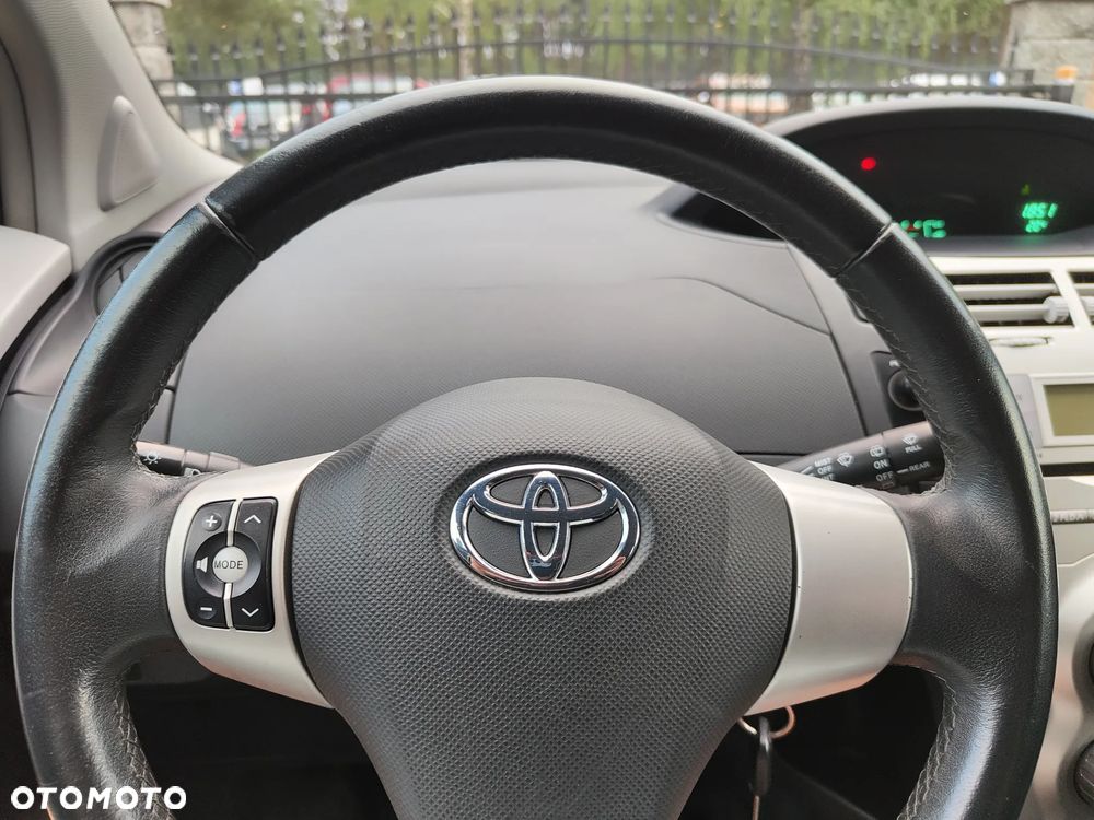 Toyota Yaris 1.4 D-4D Sol - 14