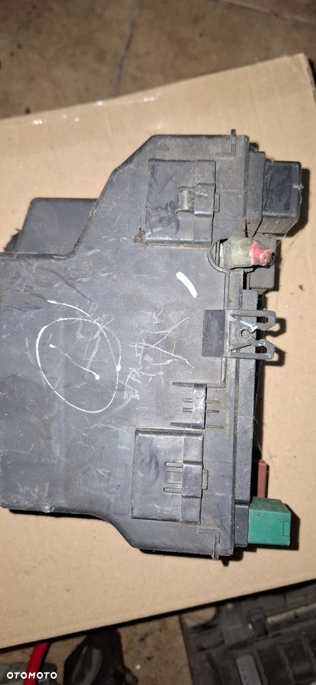 Skrzynka bezpieczników  Renault Laguna II - 2