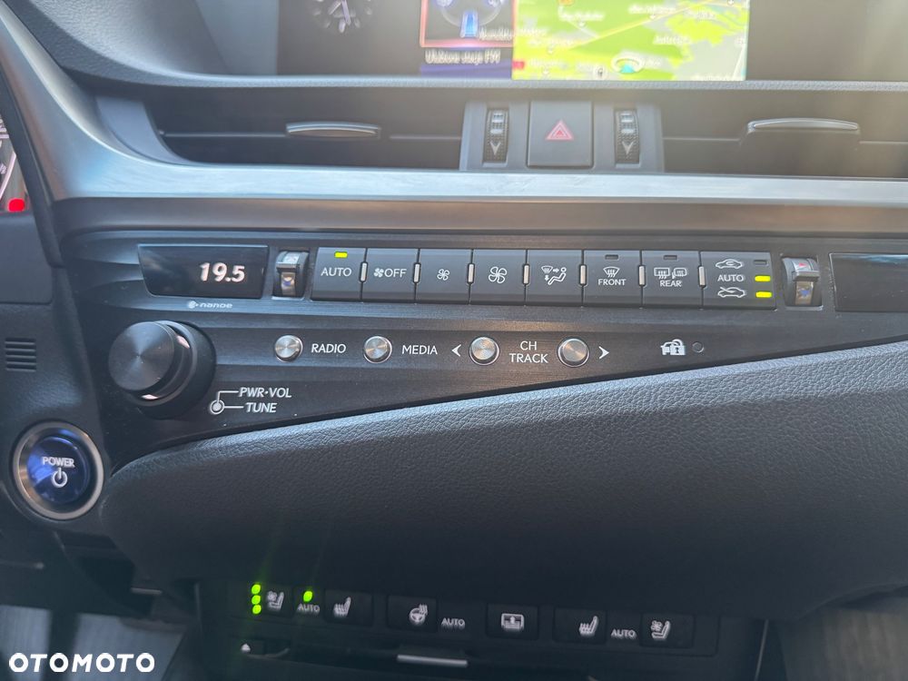 Lexus ES 300h Prestige - 19