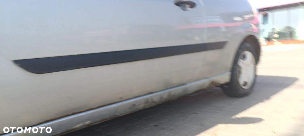 Ford Focus 1.4 Ambiente - 5