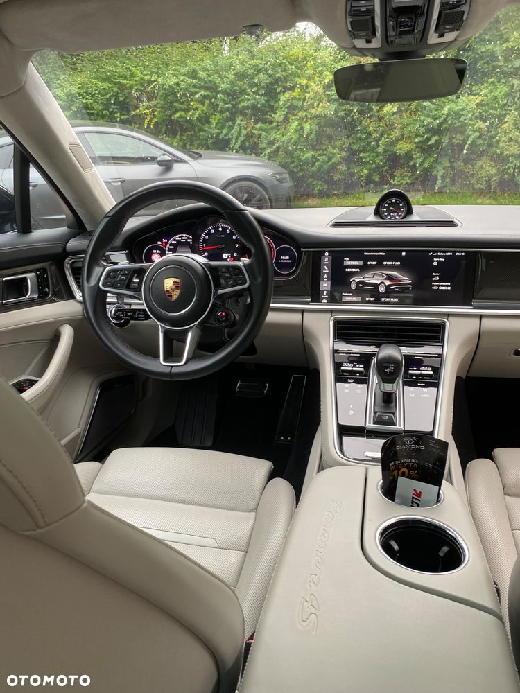 Porsche Panamera 4S Executive - 14