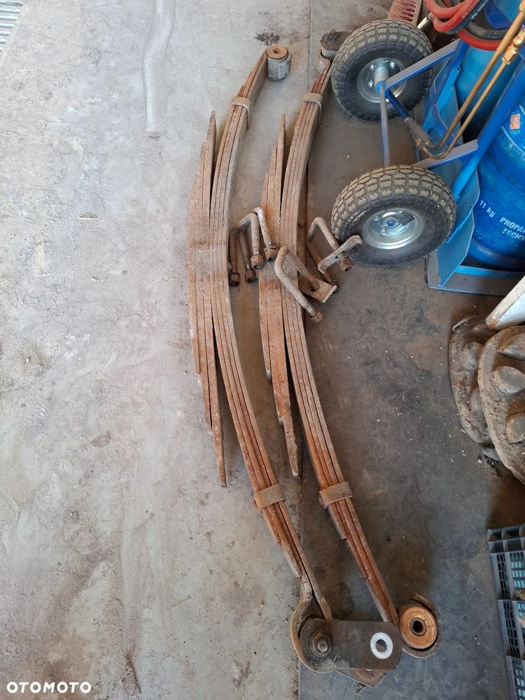 Resory 7 piór do IVECO Daily - 1