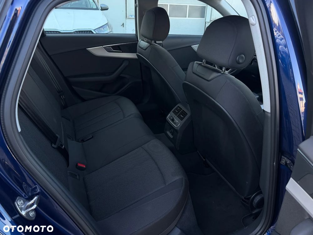 Audi A4 Limousine - 12