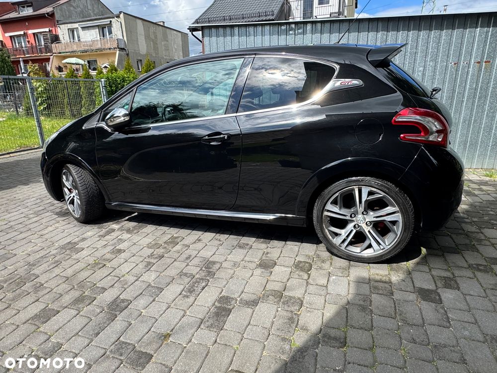 Peugeot 208 2013 photo 3