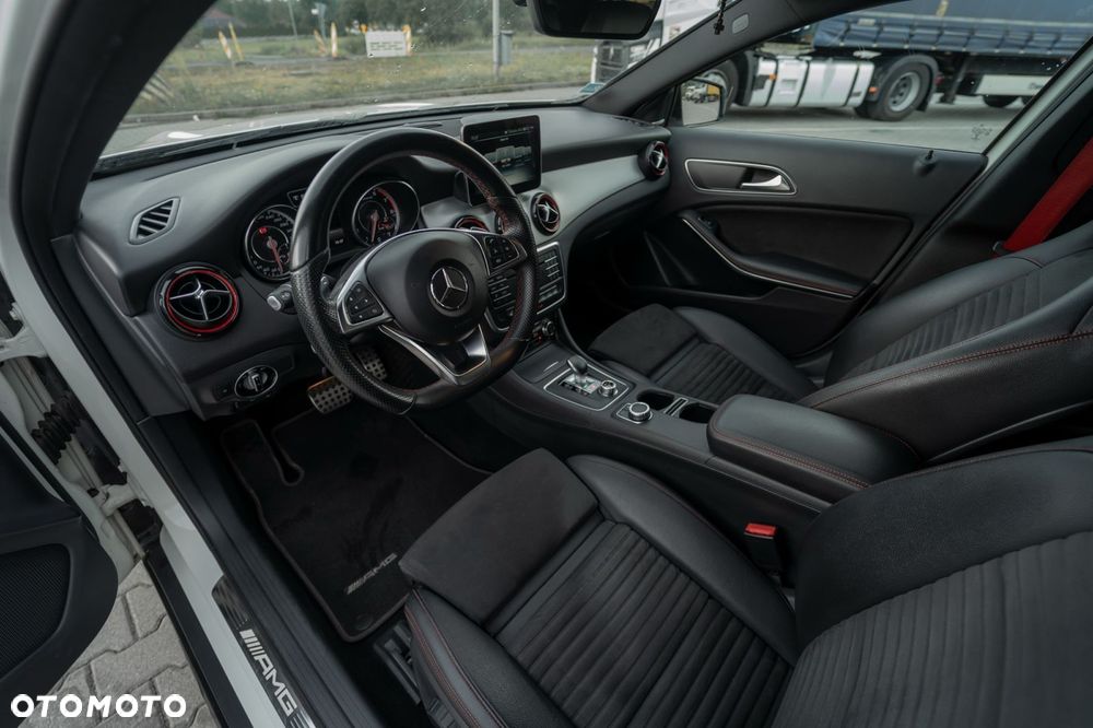 Mercedes-Benz GLA - 21