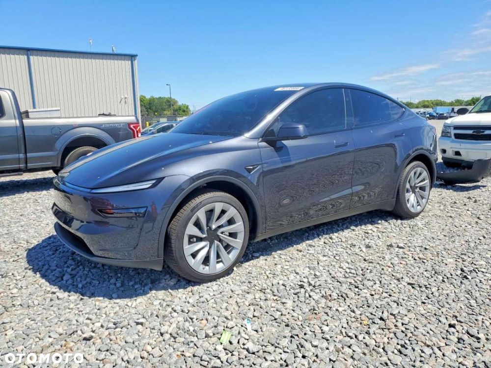 Tesla Model Y - 2