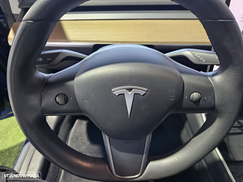 Tesla Model 3 - 10