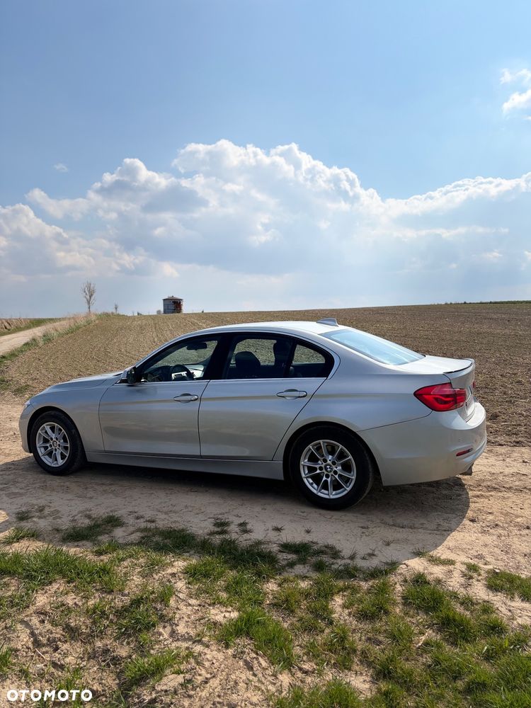 BMW Seria 3 318d - 16