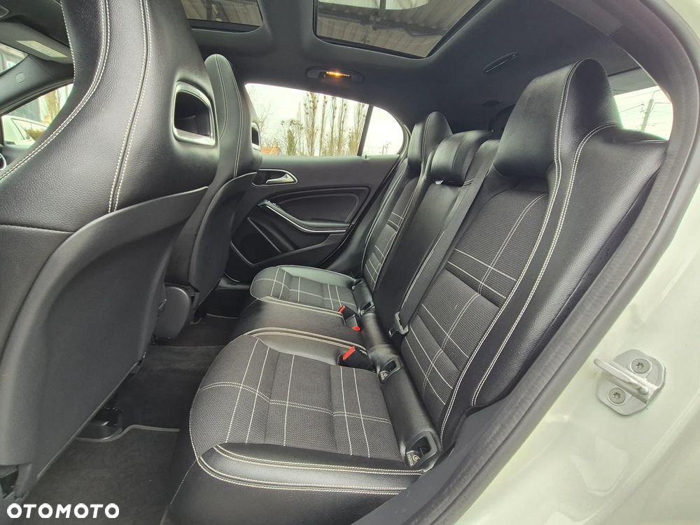 Mercedes-Benz GLA 200 Urban - 27