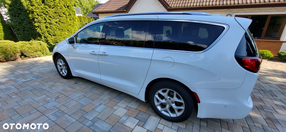 Chrysler Pacifica - 5