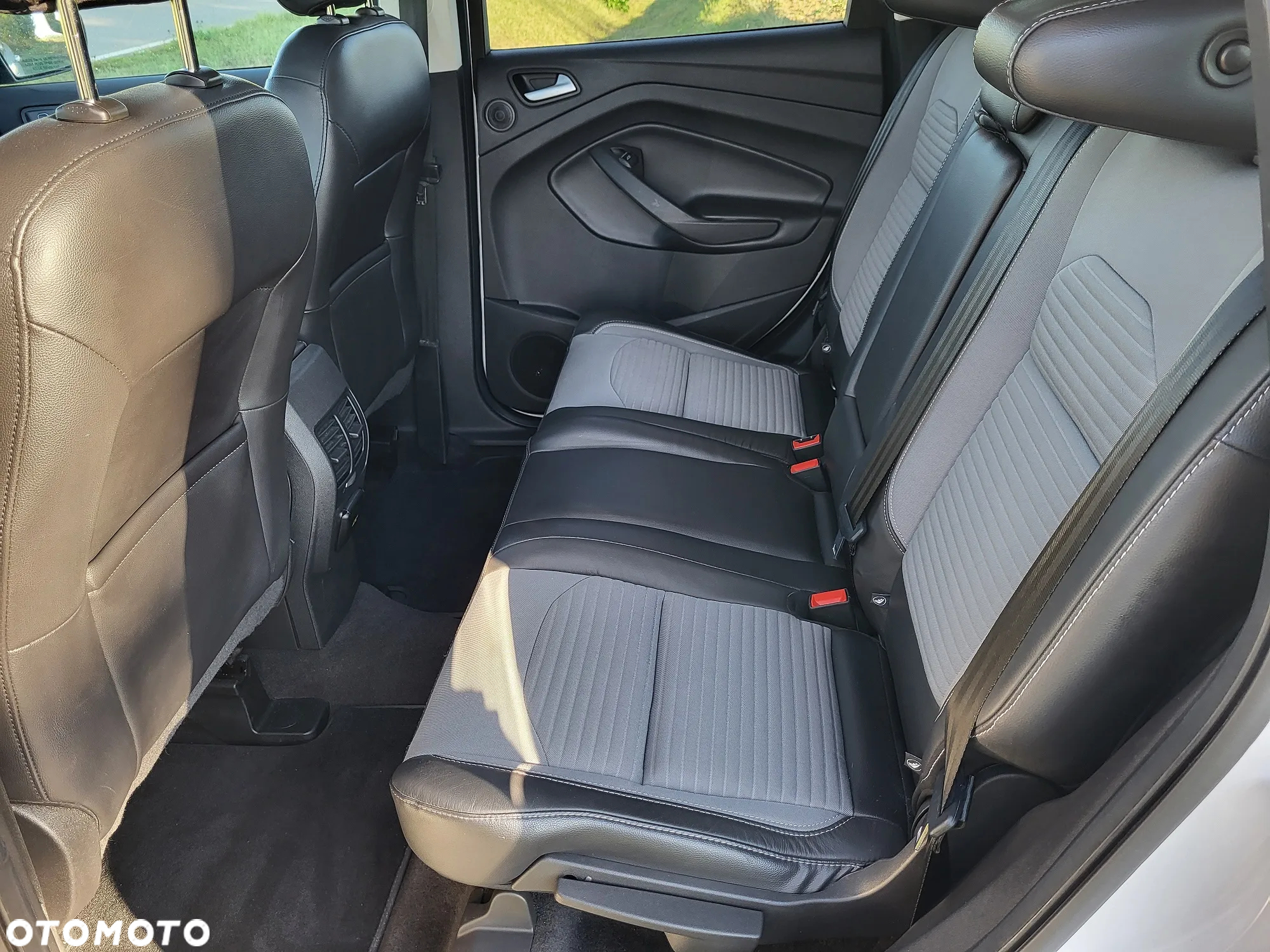 Ford Escape 2.0 EcoBoost AWD Titanium - 5