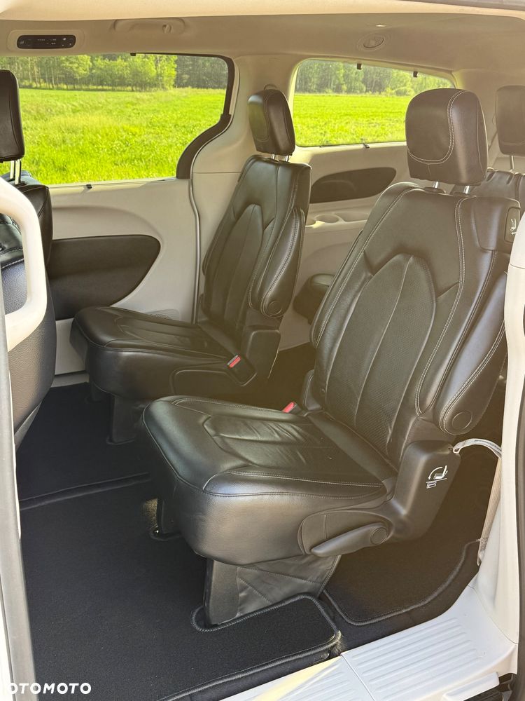 Chrysler Pacifica - 27