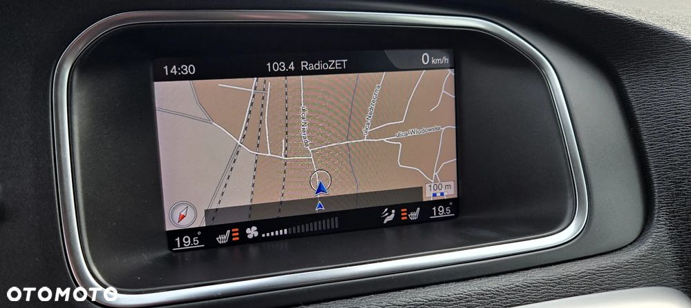 Volvo V40 D2 Geartronic Momentum - 24