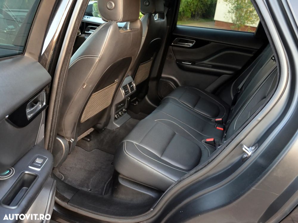 Jaguar F-Pace 25d AWD Aut. R-Sport - 12