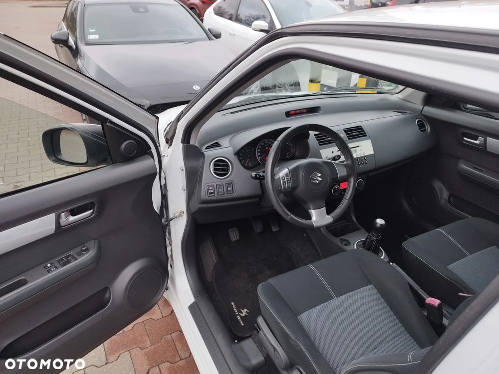 Suzuki Swift 1.3 GC - 11