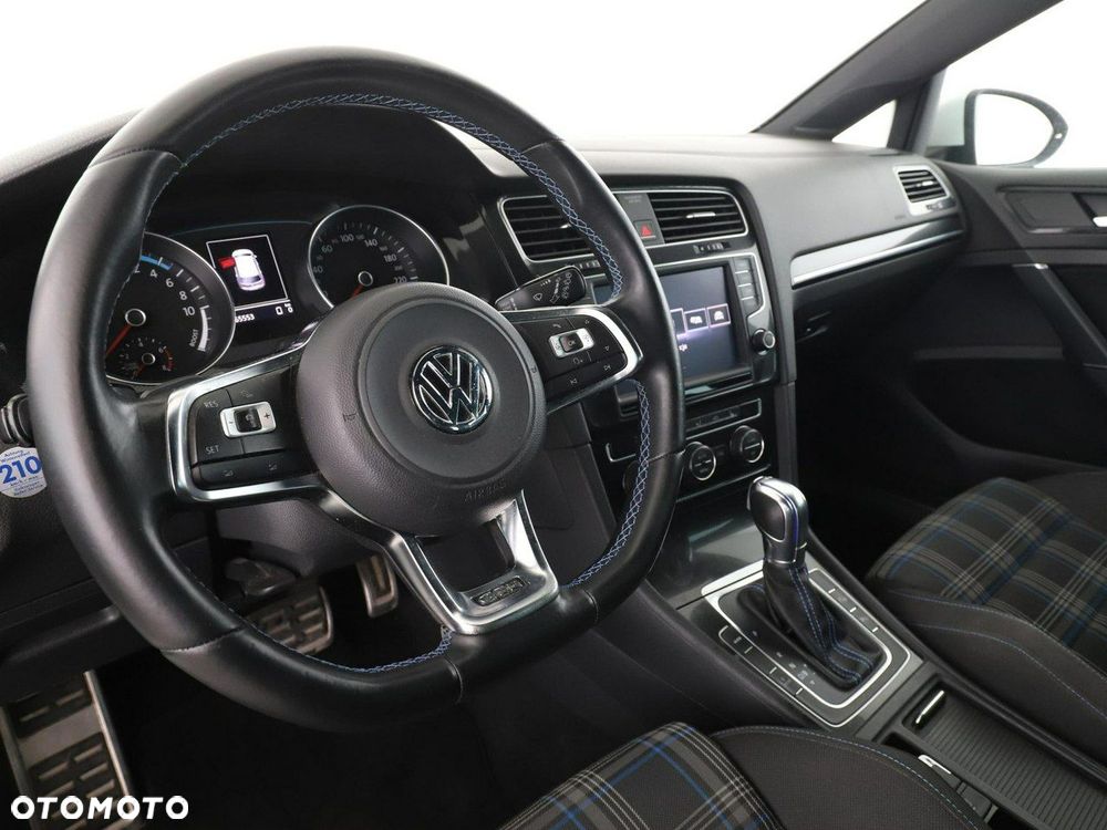 Volkswagen Golf - 14