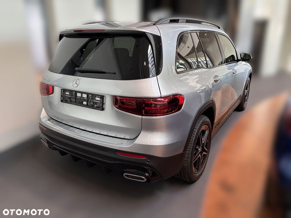 Mercedes-Benz GLB - 4