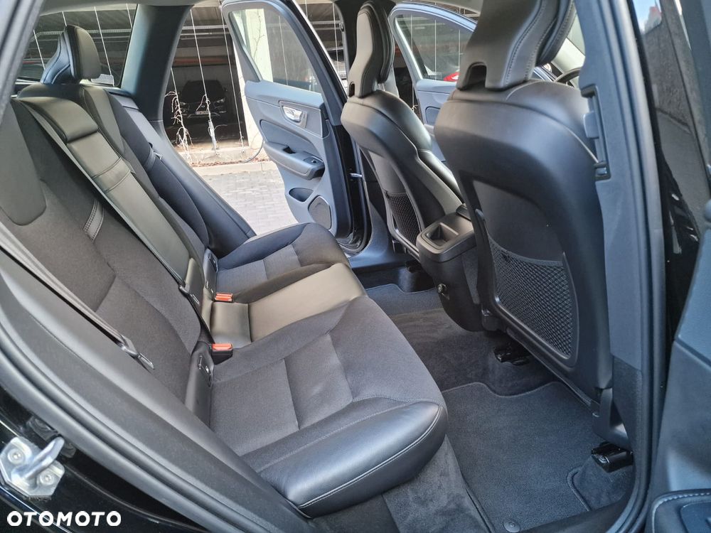 Volvo XC 60 T4 Momentum - 16