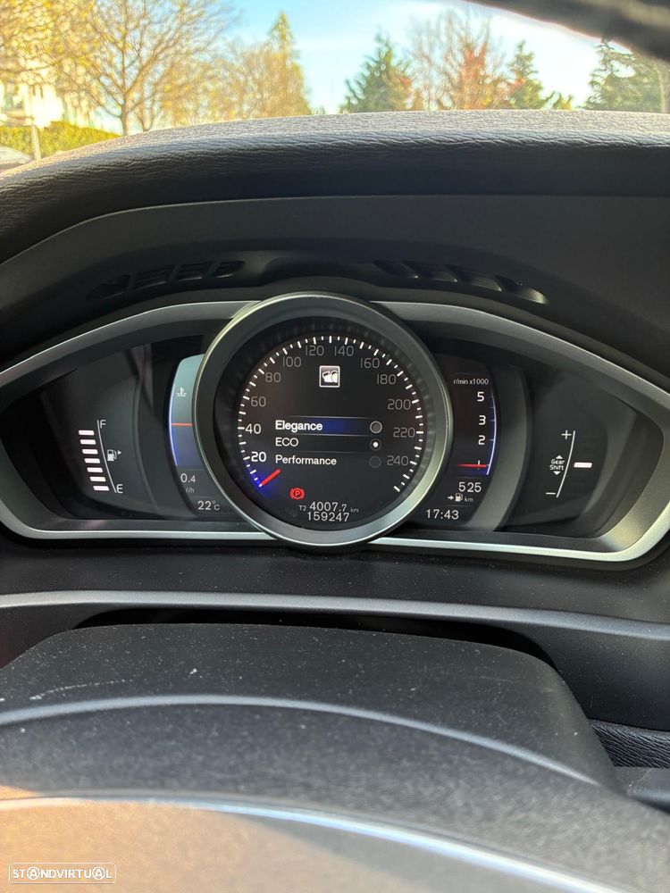 Volvo V40 2.0 D2 R-Design - 33