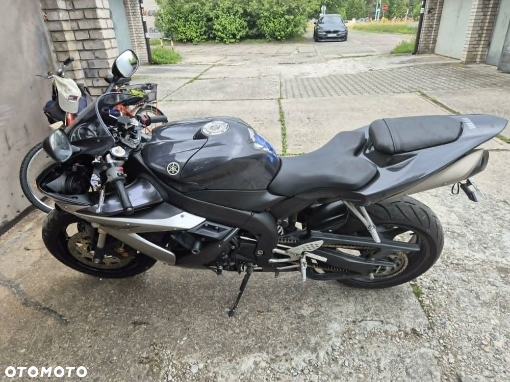 Yamaha R1 - 6