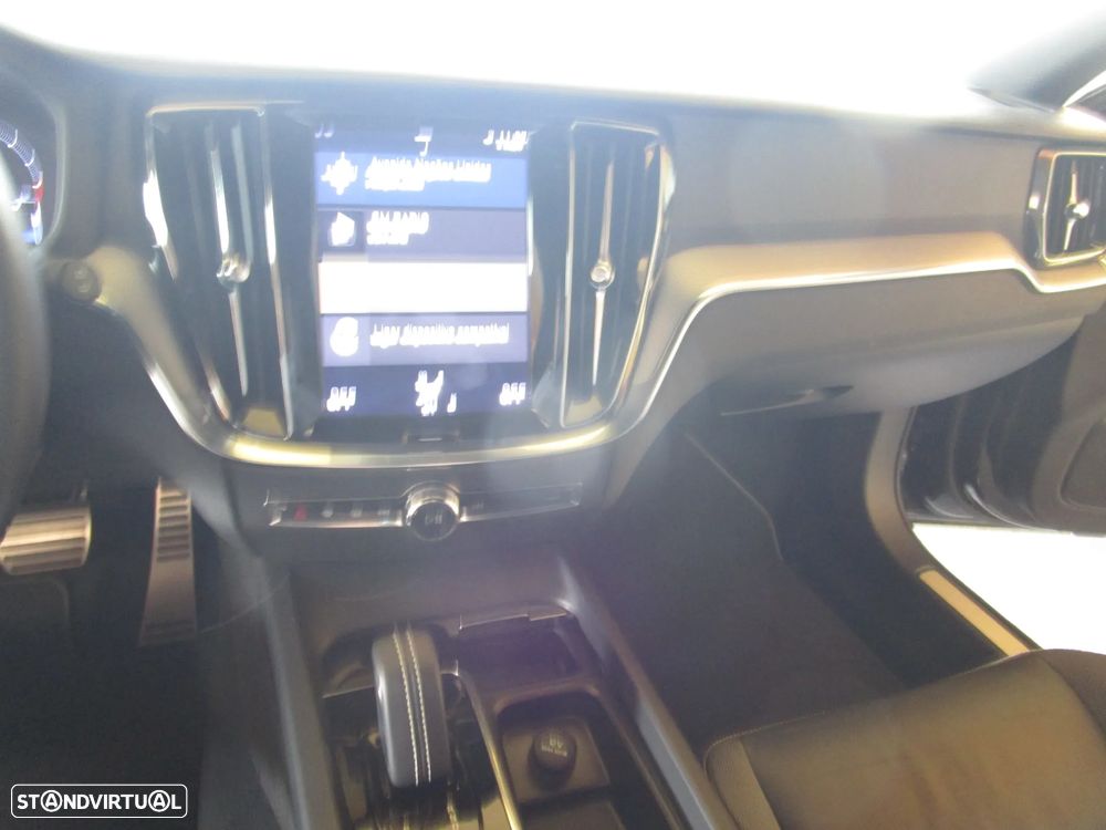 Volvo V60 2.0 D4 R-Design Geartronic - 38