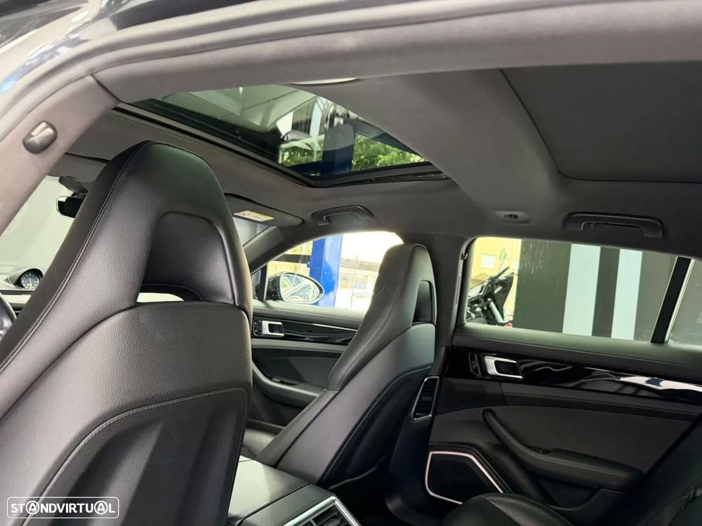 Porsche Panamera Sport Turismo 4 E-Hybrid - 16
