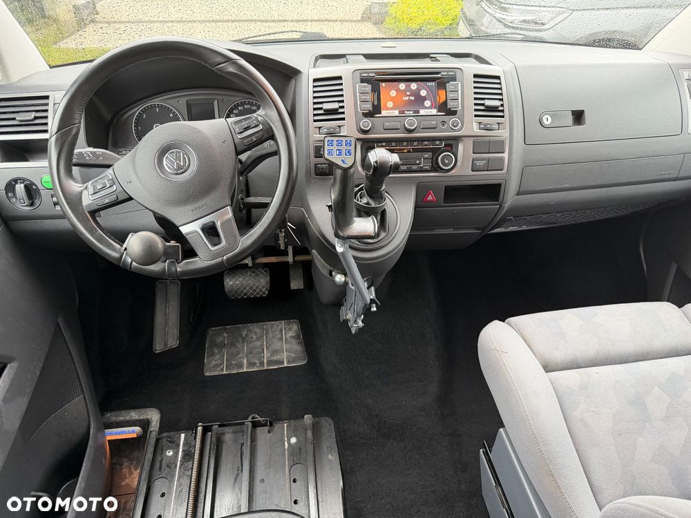 Volkswagen Caravelle - 11