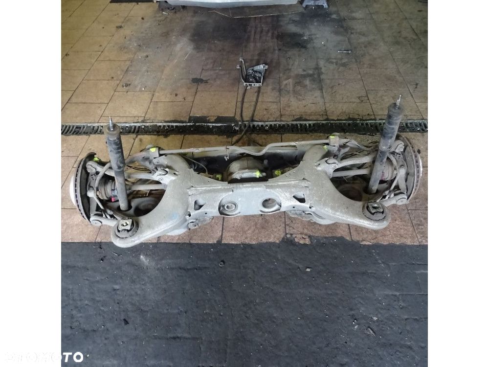 MERCEDES CLS C219 3.5 V6 TYLNA BELKA KOMPLETNA - 5