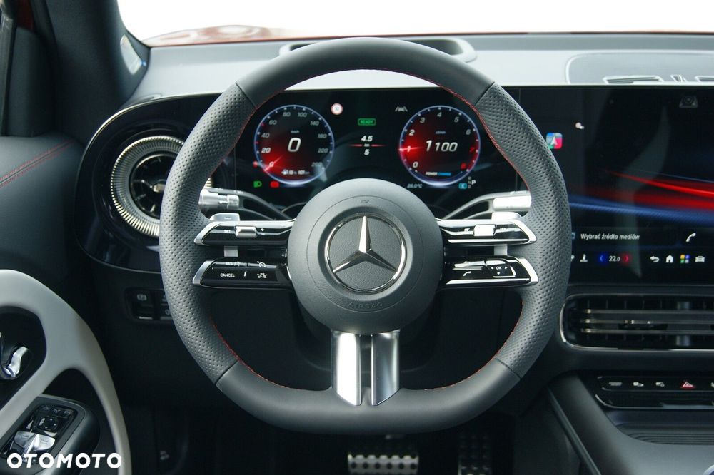 Mercedes-Benz GLB - 11