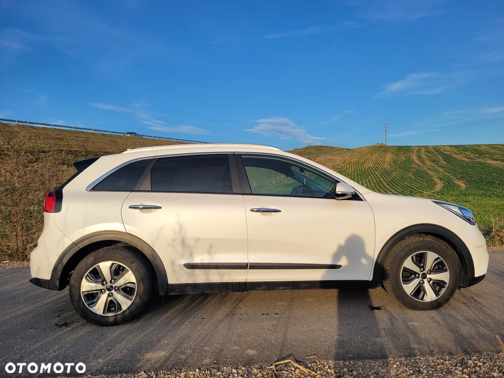 Kia Niro 1.6 GDI Hybrid L - 2