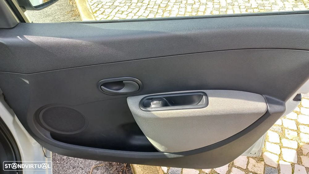 Renault Clio 1.5 dCi 75 Expression - 12