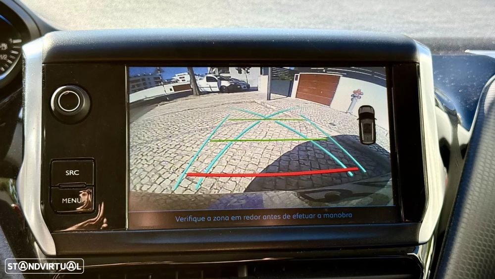 Peugeot 2008 1.2 PureTech Allure EAT6 - 27