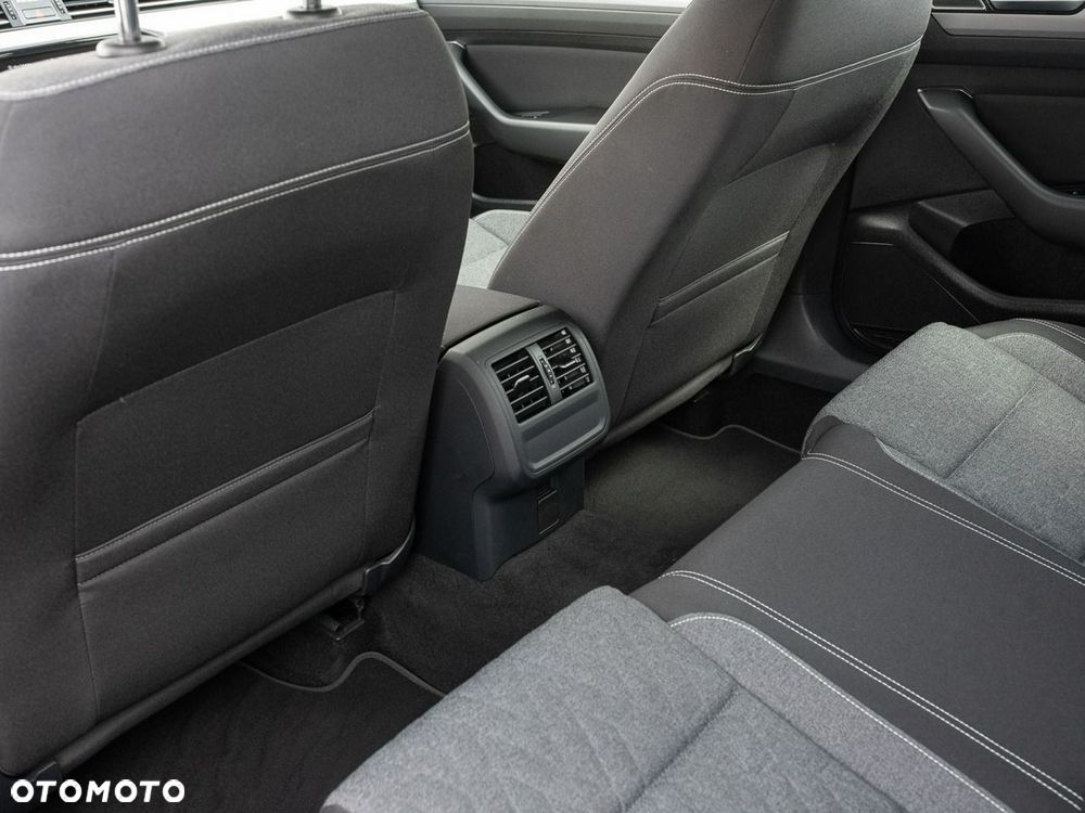 Volkswagen Passat - 27