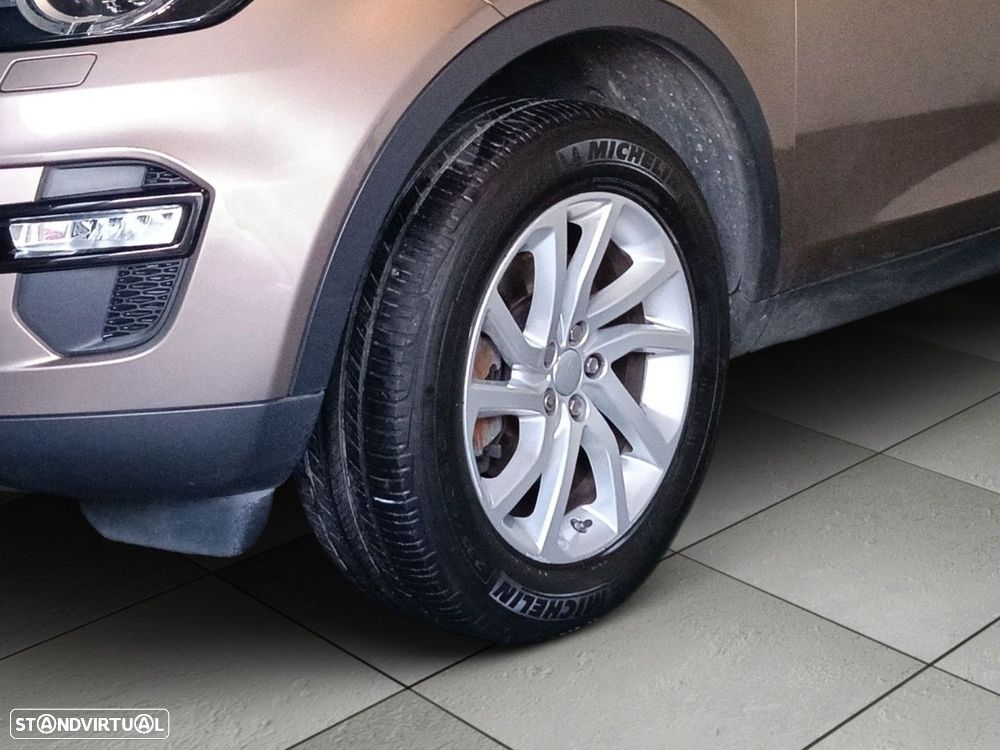 Land Rover Discovery Sport 2.0 D AWD R-Dynamic S - 35