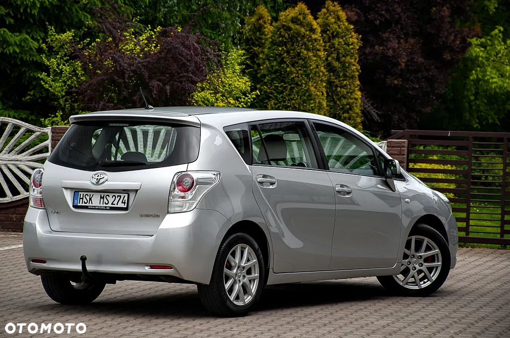 Toyota Verso 1.8 Premium 7os - 9